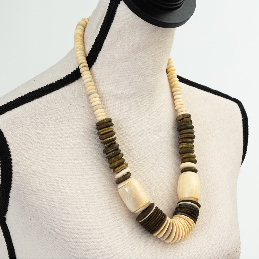 Vintage 80s bold chunky tribal vibe statement necklace wood & bone look neutral - Picture 3 of 10